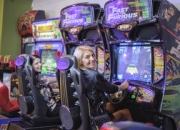 开云棋牌试玩-TES轻取T1，Knight成为全场焦点小组赛3:1（伦敦）