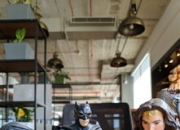 开云棋牌游戏-EG险胜FNC，Zeus团战一打五震撼全球总决赛