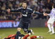 棋牌游戏-哈登末节风暴导演逆转好戏，上海队跨洋击溃骑士展团队韧性