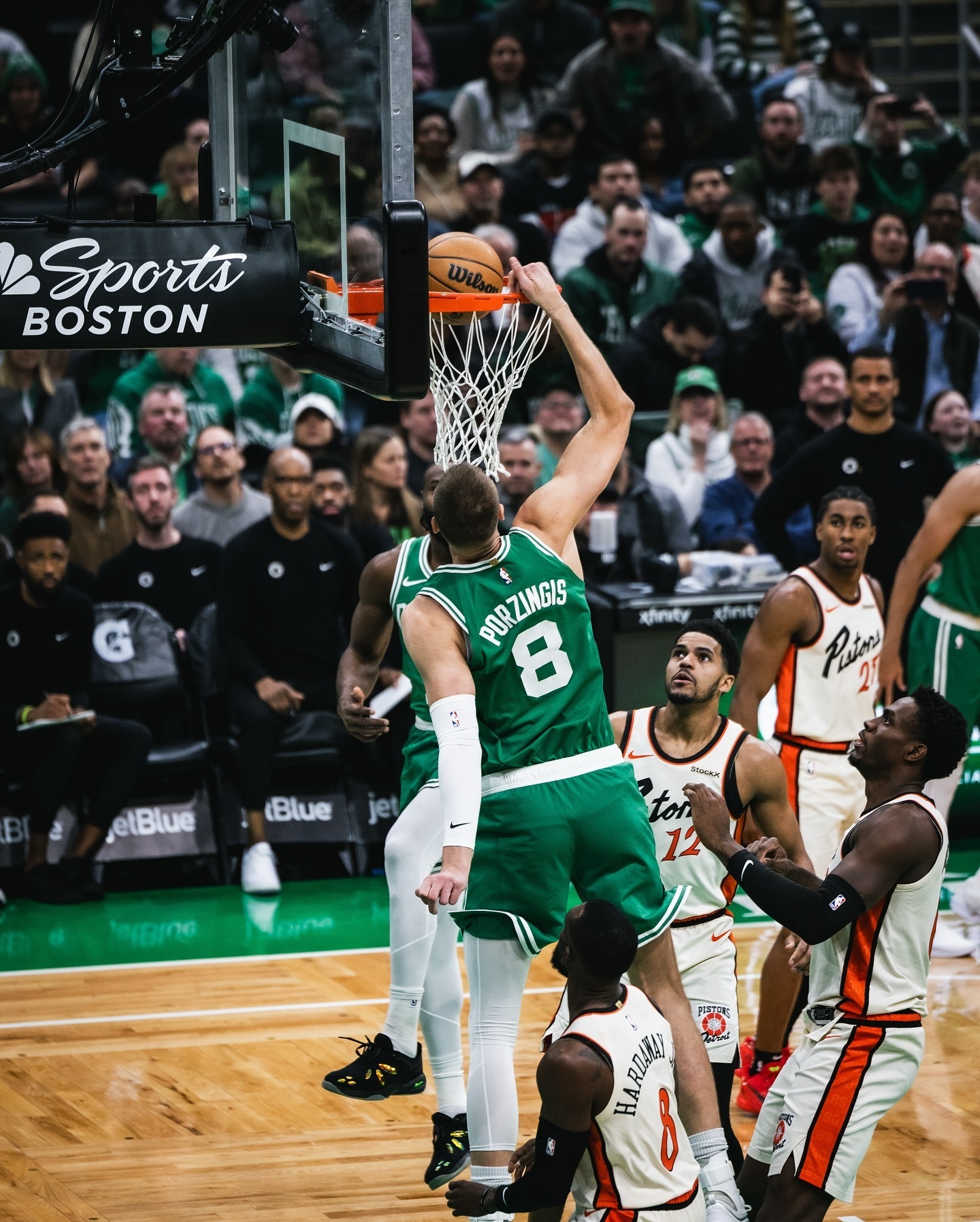 美国男篮轻取76人，拉文送出助攻