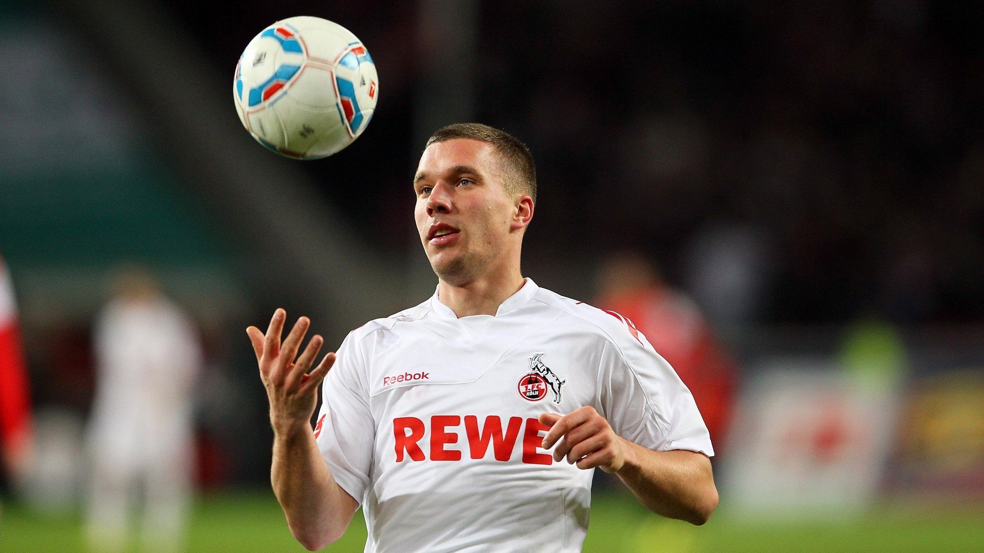 赛道上的独舞者,拉文在F1街道赛之夜的压制级表演